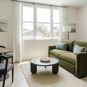One-Bedroom Queen Apartment Sofa Bed